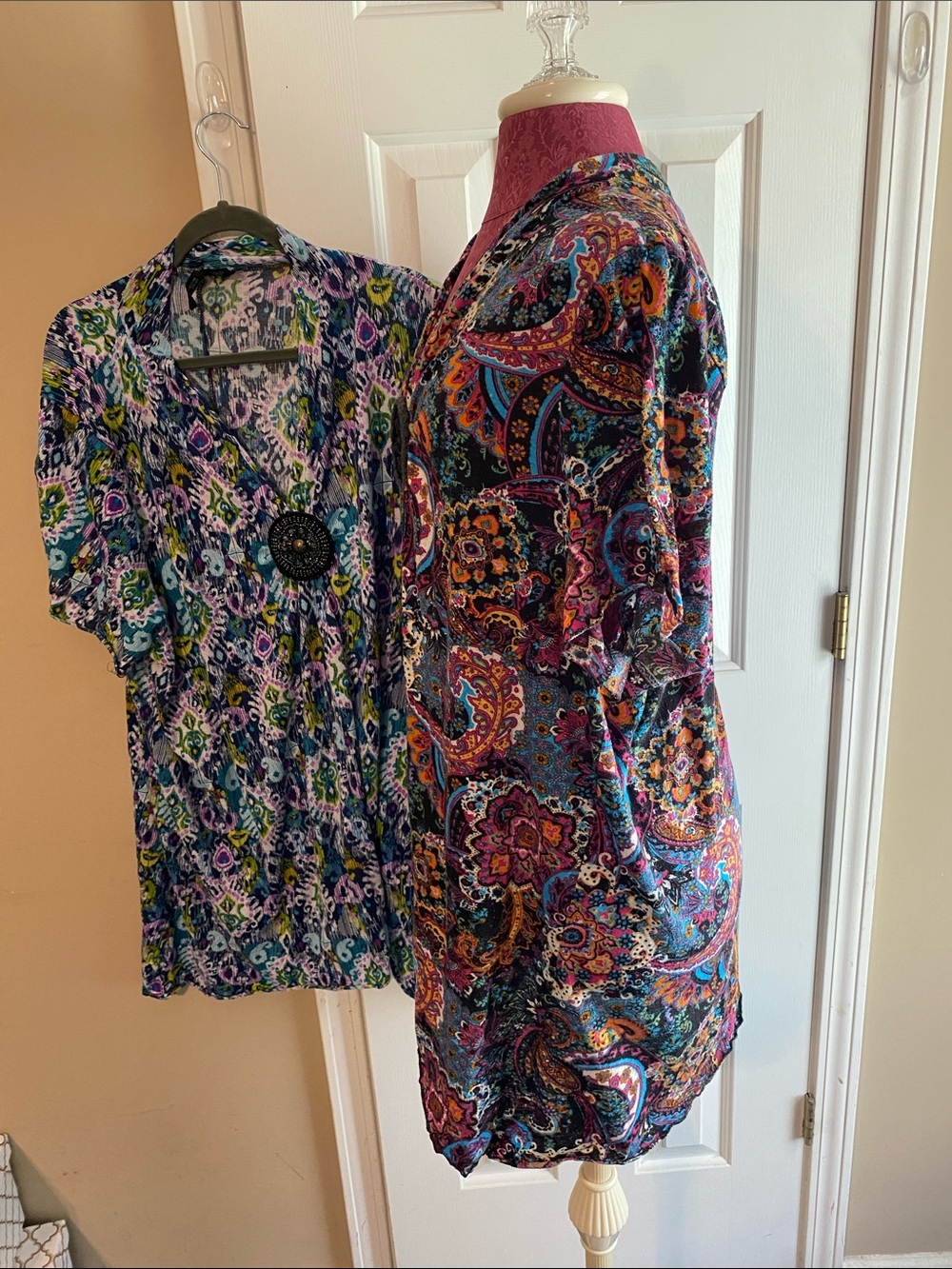 New Directions Multicolor Beaded V-Neck Geometric Paisley Asymmetrical Tunic - Picture 9 of 12